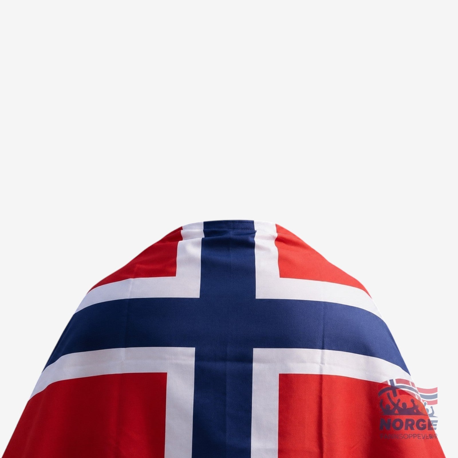 Fanshoppen Norge 150cm satin Norwegian flag with red, white, and blue colors, featuring corner grommets for hanging.