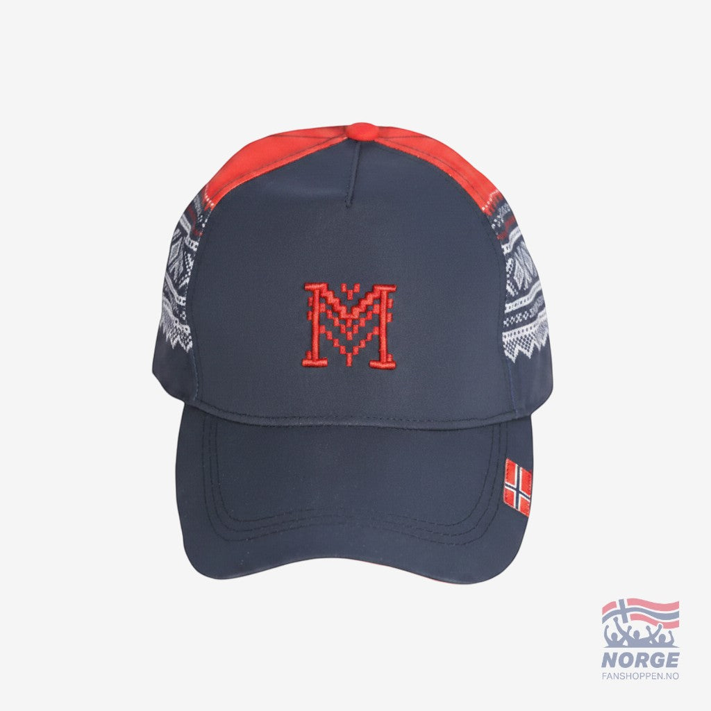 Fanshoppen Norge navy blue baseball cap with red embroidered M logo, red brim, and Norwegian flag detail.