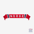Fanshoppen Norge red and white striped knitted scarf with "NORGE" text, worn by a smiling man in a stadium.
