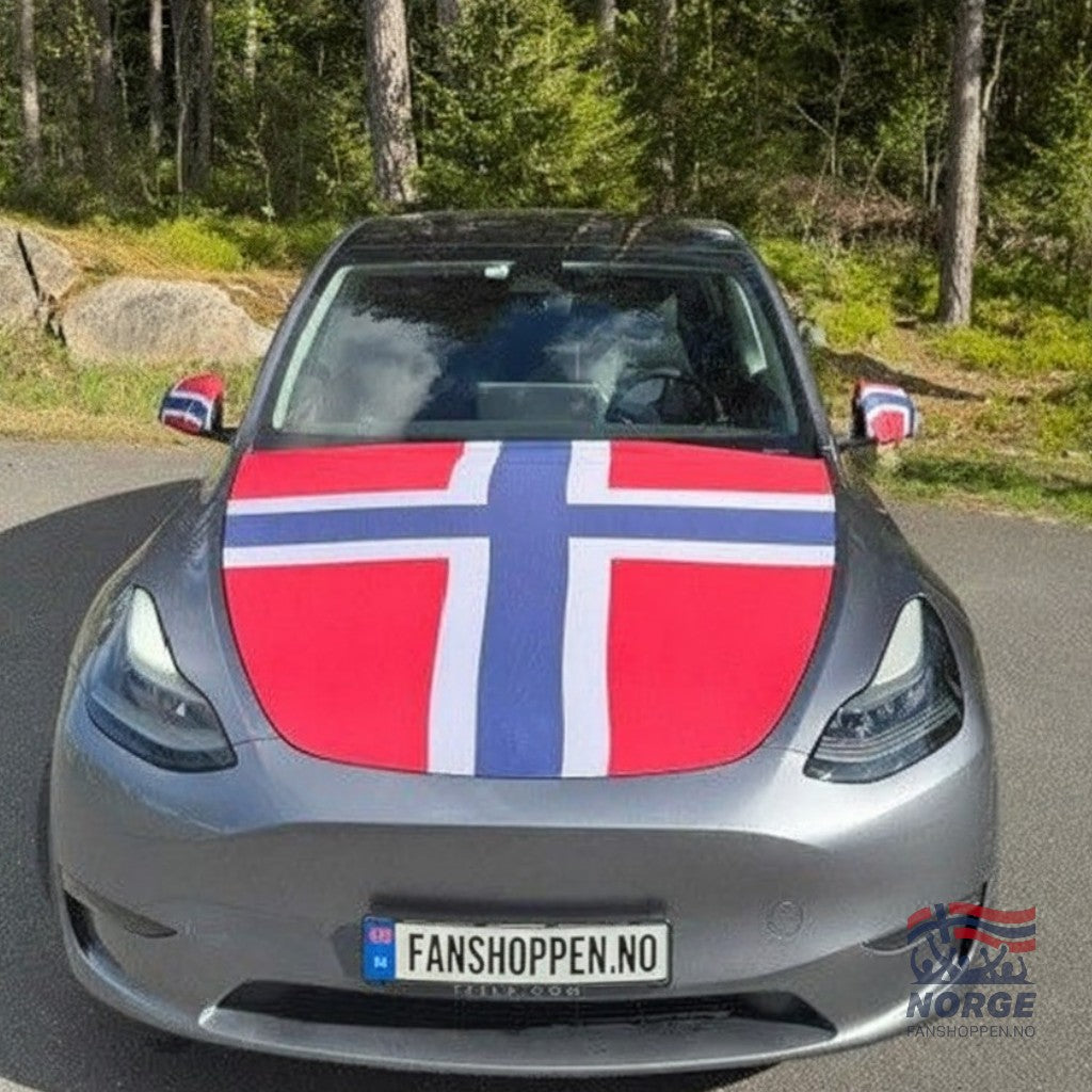 Fanshoppen Norge car flag set with Norwegian flag on hood and side mirror, red, white, and blue