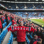 Fanshoppen Norge red knitted scarf with white NORGE text and blue/white stripes, fringed ends.