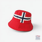 Fanshoppen Norge red bucket hat with white and blue Norwegian flag design. Casual style, comfortable fit.