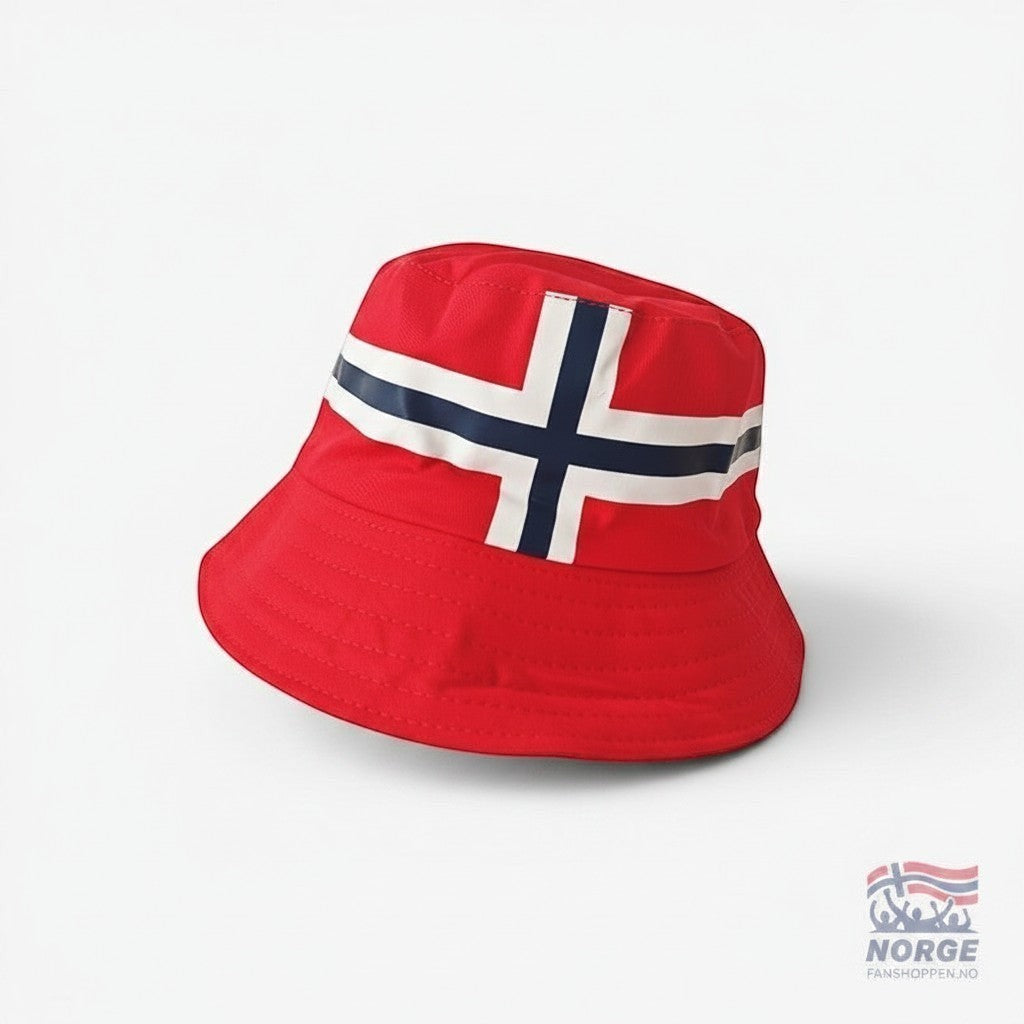 Fanshoppen Norge red bucket hat with white and blue Norwegian flag design. Casual style, comfortable fit.