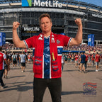 Fanshoppen Norge red supporter scarf with white NORGE text and fringe. Features pockets for drinks or phone.
