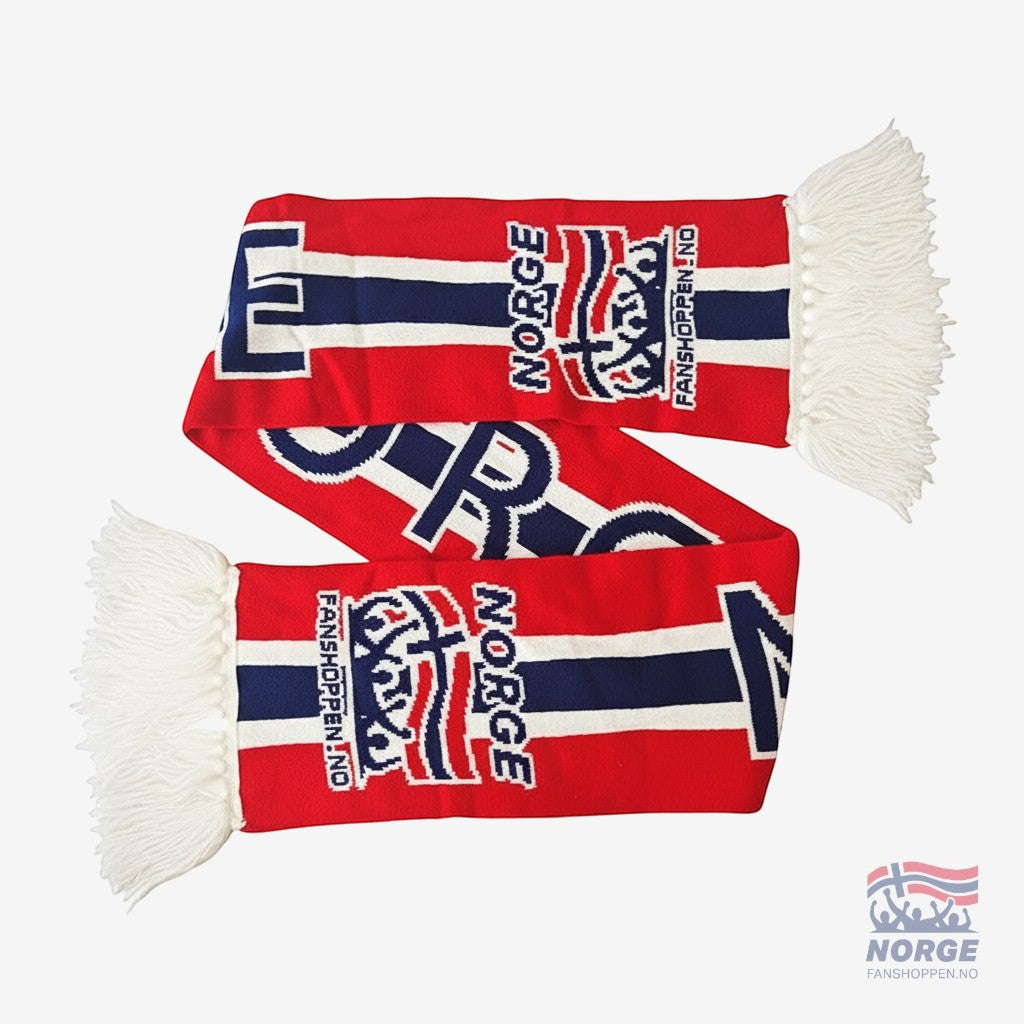 Fanshoppen Norge red, white, and blue knitted scarf with horizontal Norwegian flag design and "NORGE" text.