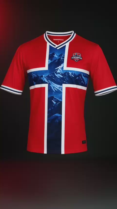 Norsk supportertrøye med flaggmotiv og fjell – for- og bakside med NORGE-trykk fra Fanshoppen.no